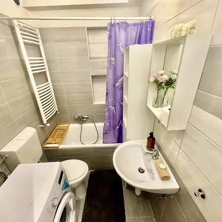 Lägenhet R8 2br Free Parking *