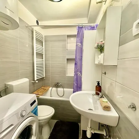 R8 2br Free Parking *